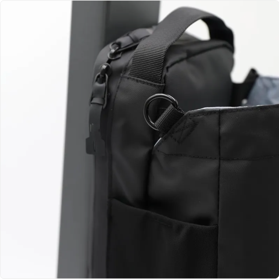 ShakeMix gym bag with external shaker holder in black, designed for convenient storage and transport of fitness accessories
